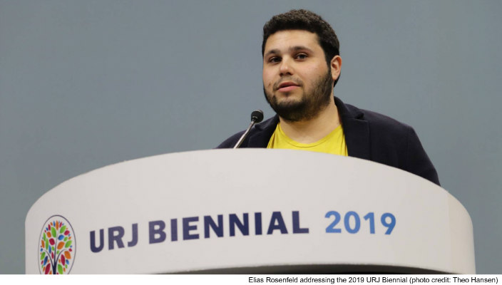 Elias Rosenfeld standing at a podium addressing the URJ Biennial