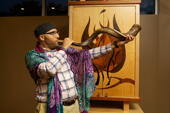 Photo of a man blowing the shofar