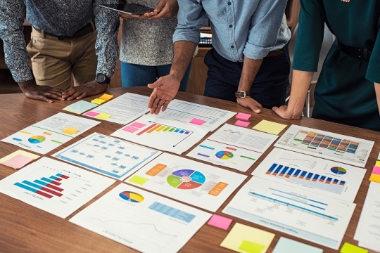 leaders looking at graphs