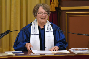 Rabbi Sally Priesand presenting the Cincinnati Ordination Address at Plum Street Temple, Cincinnati, marking the 50th anniversary of her ordination there